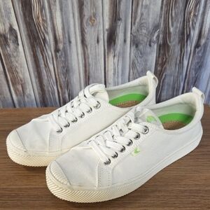 Cariuma White and Green Athletic Shoes Size 9.5